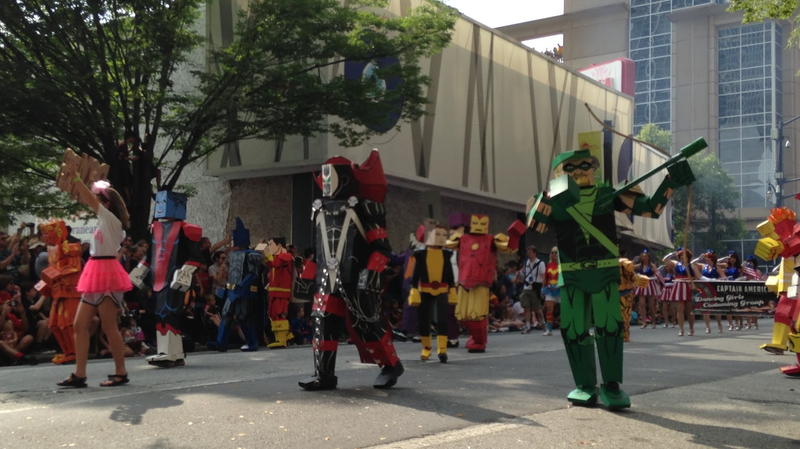 Illustration for article titled Vehicles Of The 2013 DragonCon Parade - Photo Dump